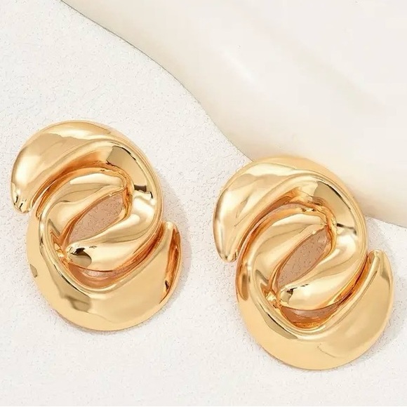 Cross Circle Design Earrings/Stainless Steel Plated In 18K Gold - Picture 2 of 6